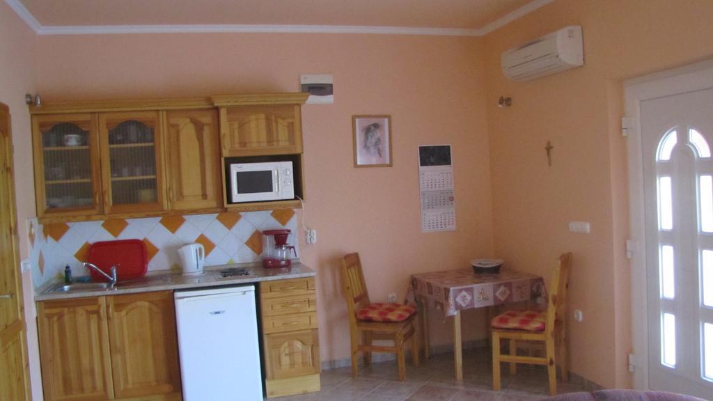 Alsohegyi Apartmanok Zalakaros Bilik gambar